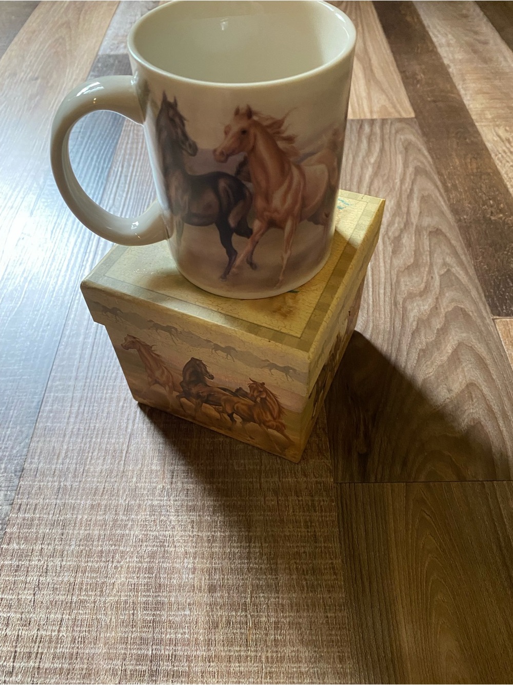 Ceramic Horse-Print Coffee Mug in Cream and Brown - Classic Equestrian Design